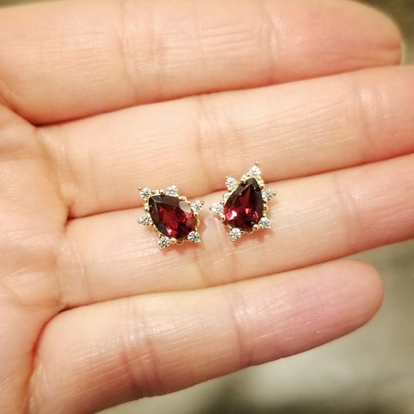 ⚠️TEMP OUT OF STOCK⚠️ NATURAL GARNET EARRINGS - Picture 4 of 5